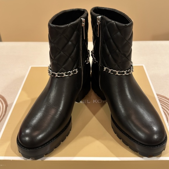 Michael Kors booties - Picture 3 of 9